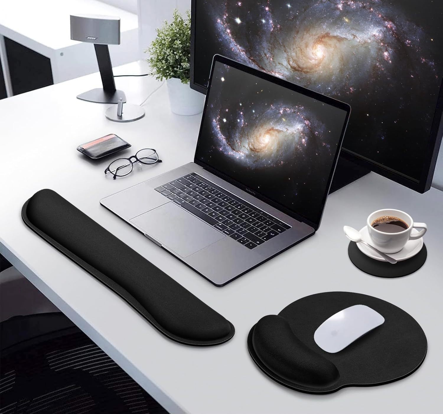 Azeka - Sada 3 v 1 ergonomická podložka pod myš s gelovým polštářkem + podložka pod zápěstí z paměťové pěny + podložka na nápoje