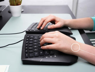 Perixx Periboard - ergonomická split klávesnice s nastavitelným úhlem a USB kabelem